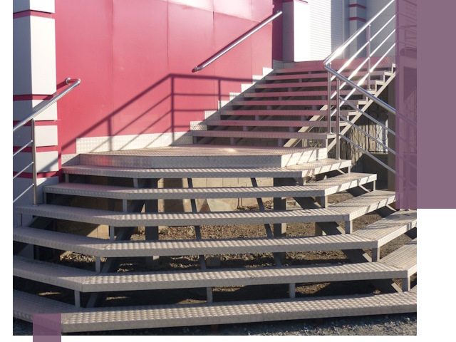 Лестницы для магазина в Магнитогорске — изготовление и монтаж