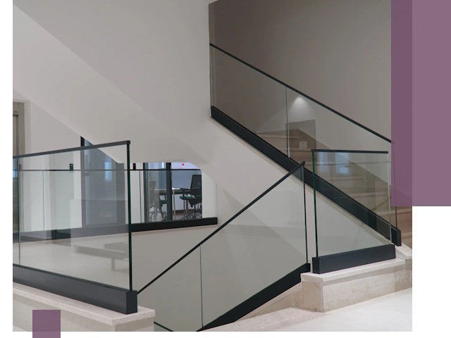 Стеклянные перила премиум-класса с установкой в Магнитогорске