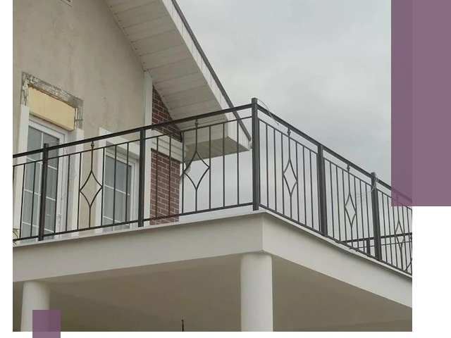 Изготовление балконных ограждений в Магнитогорске из металла и стекла