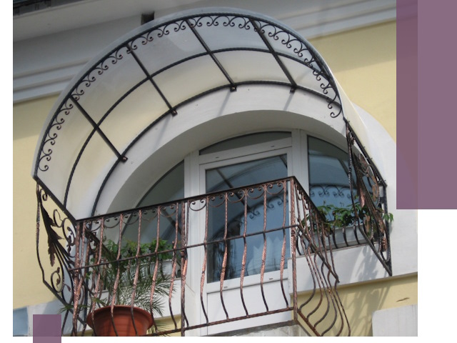 Козырьки над балконом в Магнитогорске — изготовление и монтаж